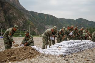 苏亚雷斯半场数据：1次射正8次丢失球权，评分6.8